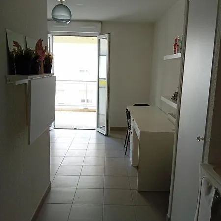 Cosy Avec Terrasse Апартаменты *